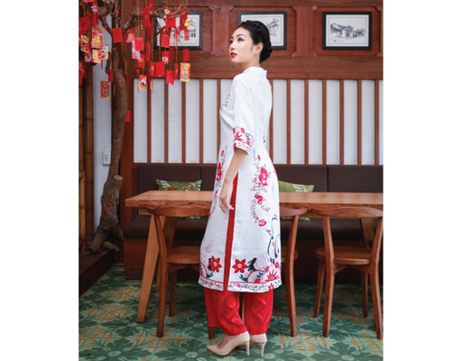 Áo Dài Gấm Trắng AD14-TD F2 Fashion & Freedom ảnh 2