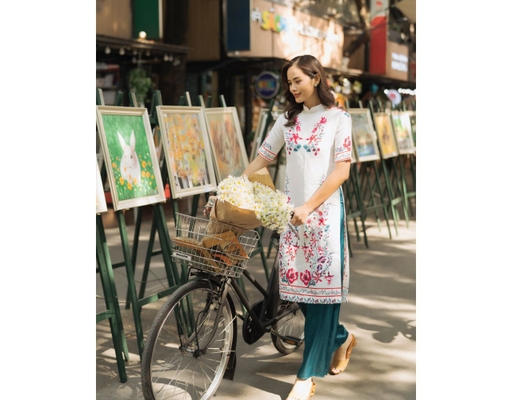 Áo Dài Gấm Trắng AD14-TLK F2 Fashion & Freedom ảnh 3